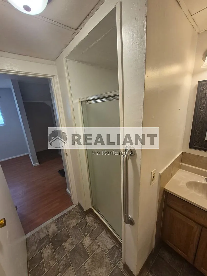 1 bed, 1.0 bath, $745 — Photo 4