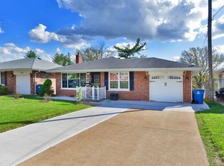 3704 Park Crest Dr, Saint Louis, MO 63125