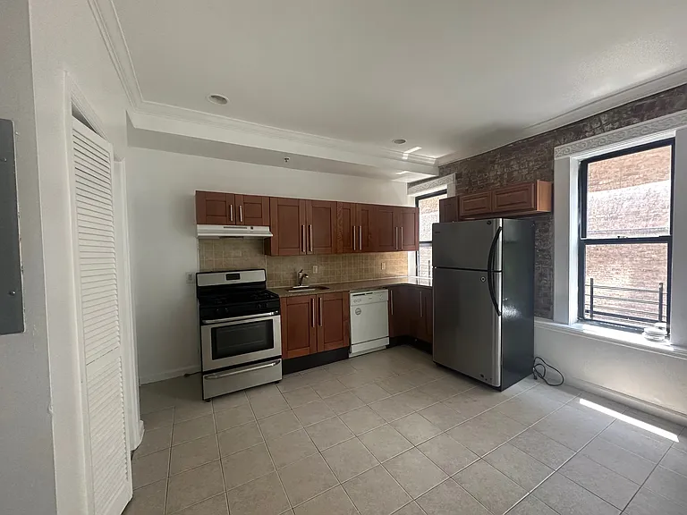 12 Park St #23 — Photo 3