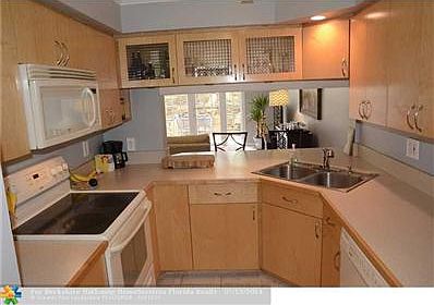 2nd image of 4525 Bougainvilla Dr APT 6