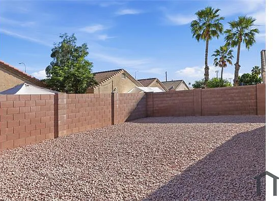 948 E Laredo St — Photo 30