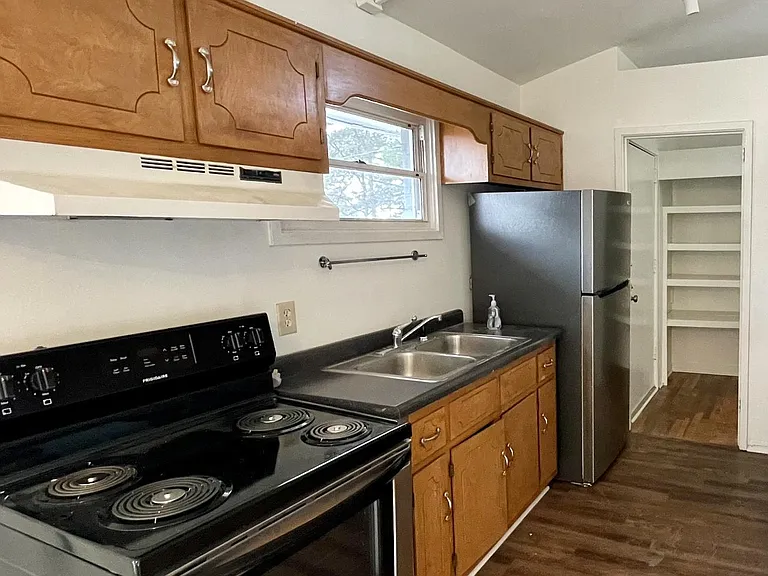 1112 W Lake Dr — Photo 7