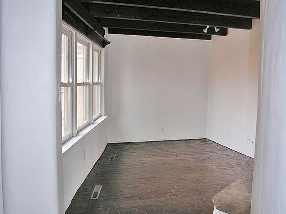 2nd image of 513 Acequia Madre