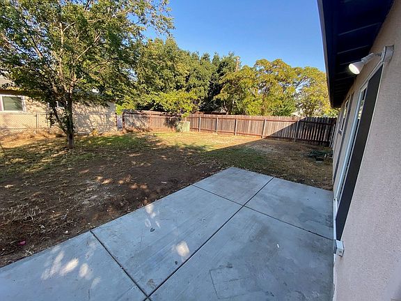 5th image of 6712 Carnation Ave