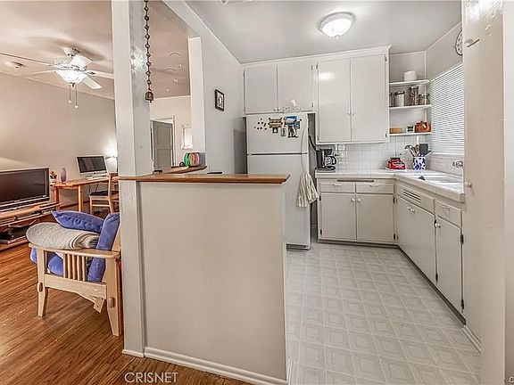 4th image of 4224 Gentry Ave