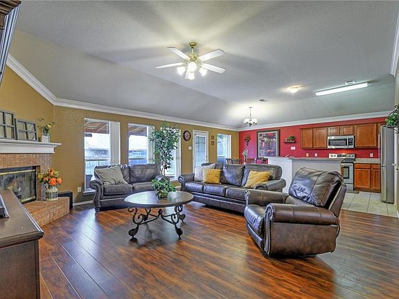 2nd image of 609 Douglas Dr