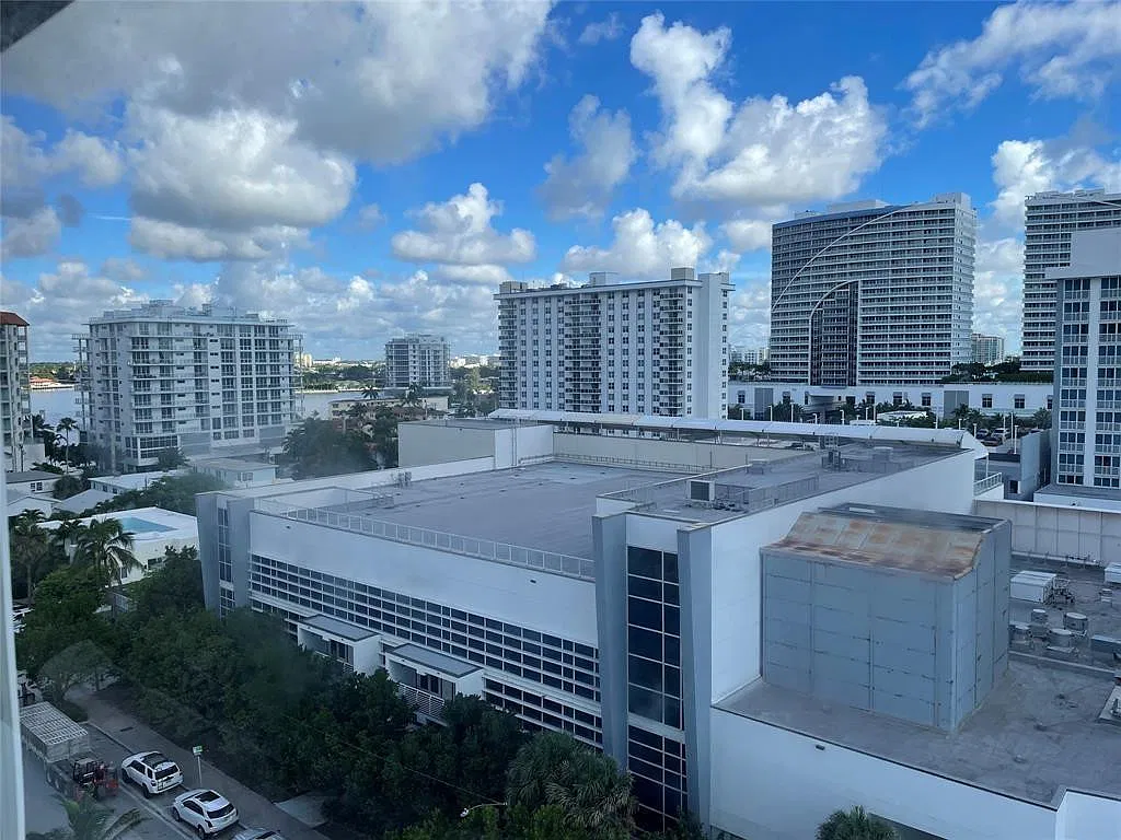 1 bed, 1.0 bath, 710 sqft, $3,500 — Photo 2