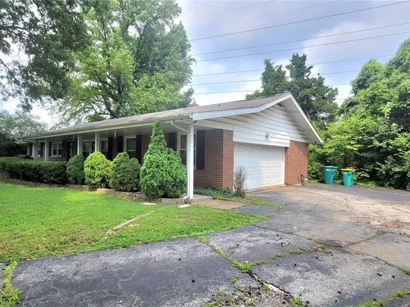 808 Surrey Lane Ct, Saint Louis, MO 63137
