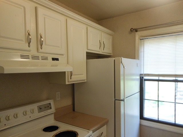 Kitchen has newer cabinetry