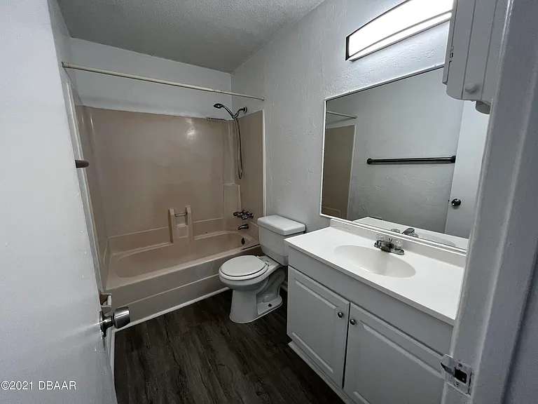 300 Hopkins Ave #B — Photo 12