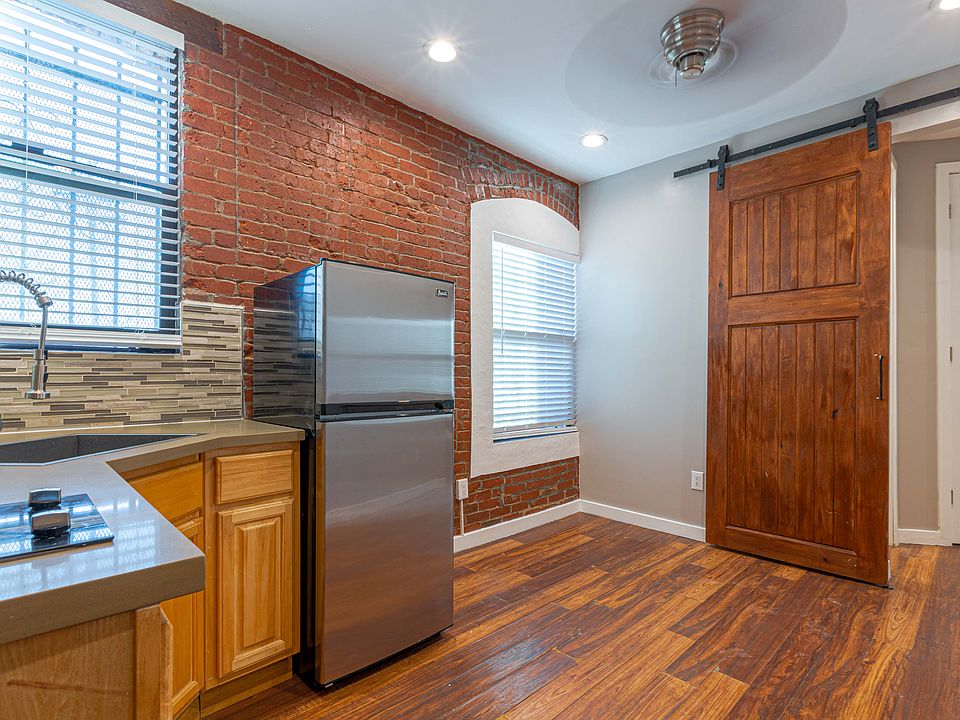Kitchen/ Dining room
