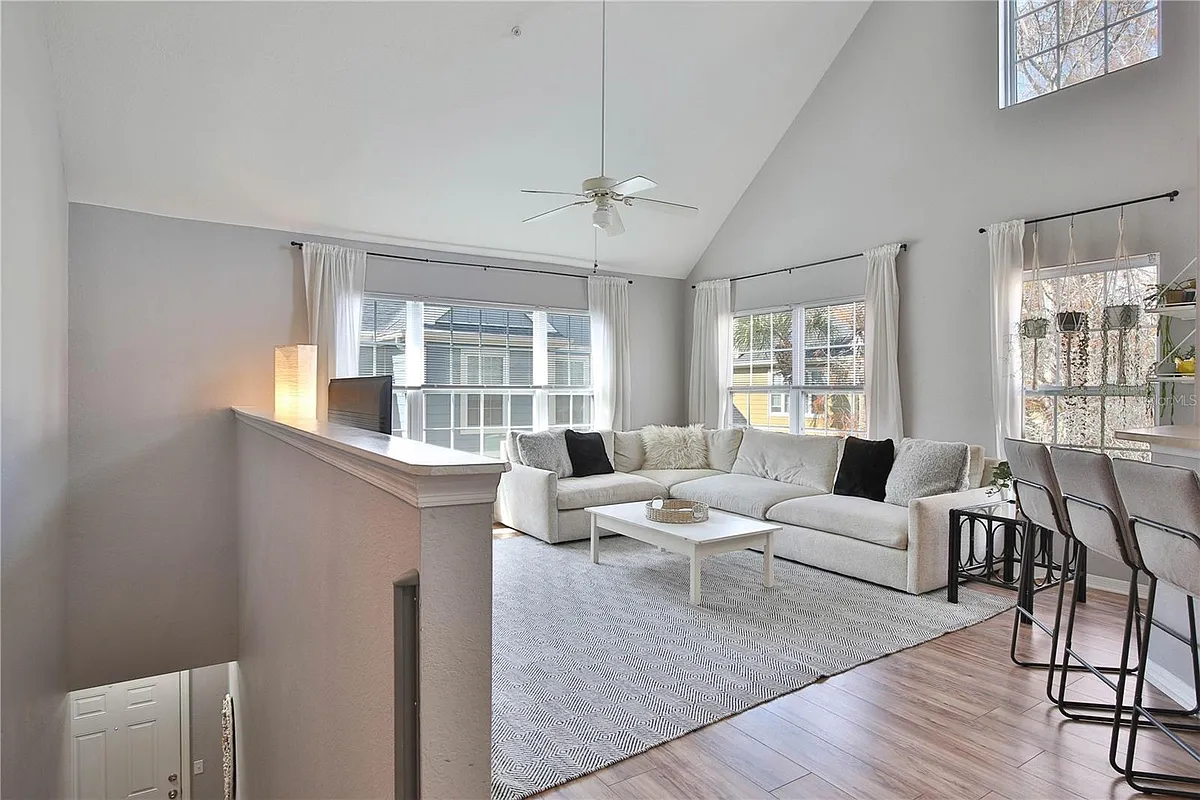 Building Photo - 5570 Rosehill Rd #204