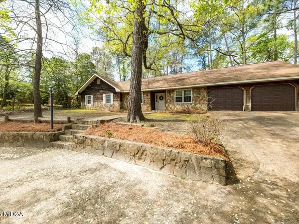 211 Lake Front Dr, Warner Robins, GA 31088