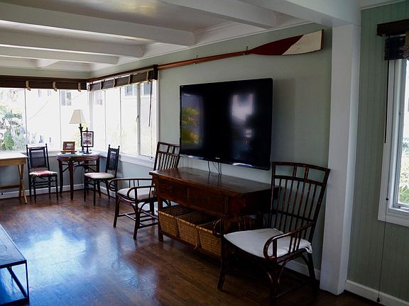 3rd image of 138 Natoma Ave #B
