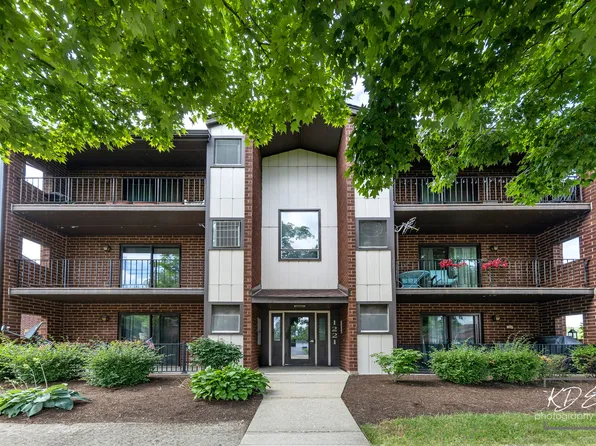 1221 Chalet Rd #28-201, Naperville, IL 60563