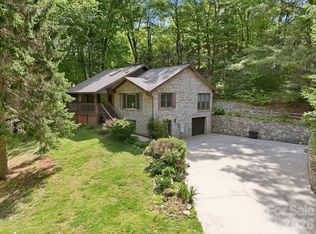 1 Mountain Heritage Pl, Candler, NC 28715