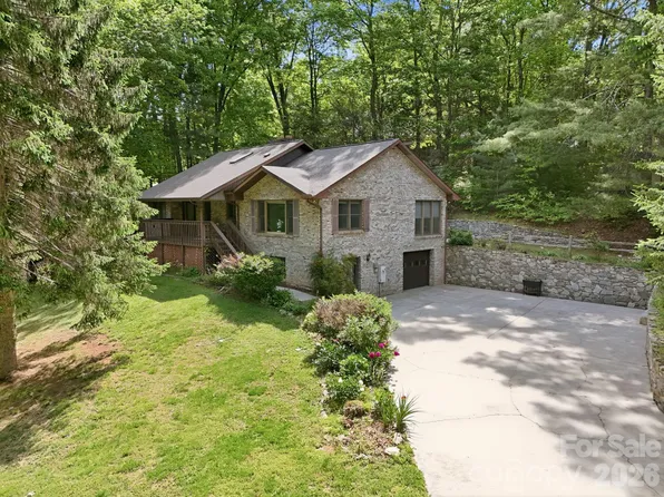 1 Mountain Heritage Pl, Candler, NC 28715