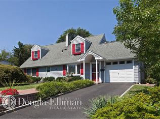 19 Collins Rd, Glen Cove, NY 11542