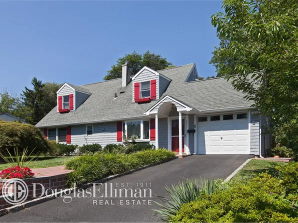19 Collins Rd, Glen Cove, NY 11542