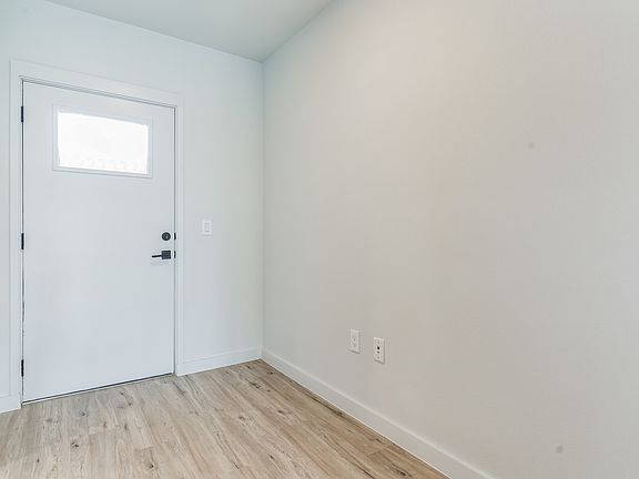 2nd image of 4004 Banister Ln #1033