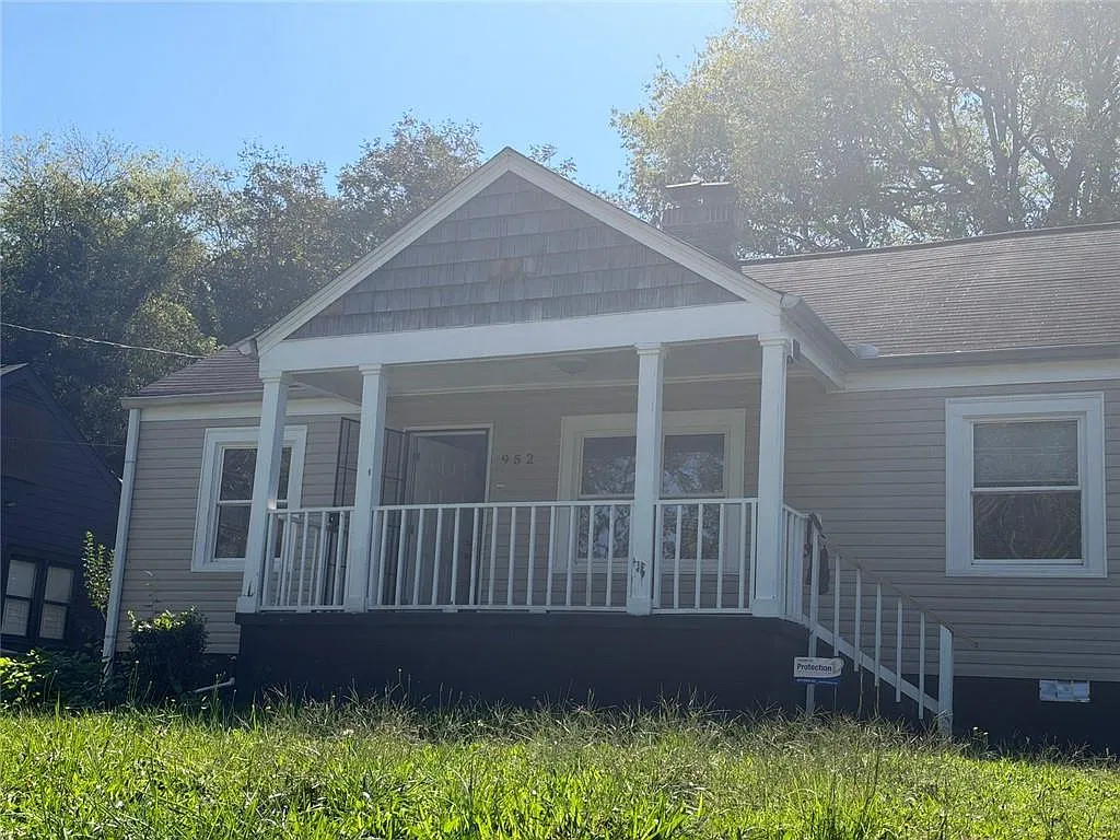 3 bed, 2.0 bath, 1164 sqft, $2,300 — Photo 2