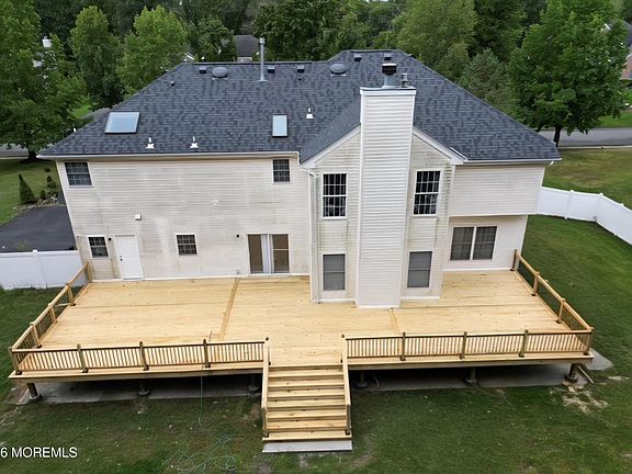 3rd image of 15 Cedarview Avenue