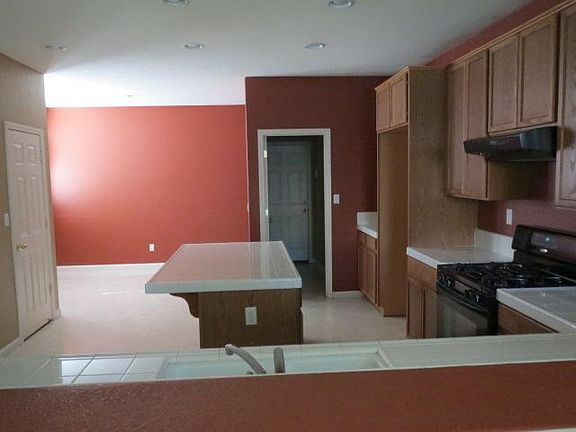 3rd image of 1105 Silverton Cir