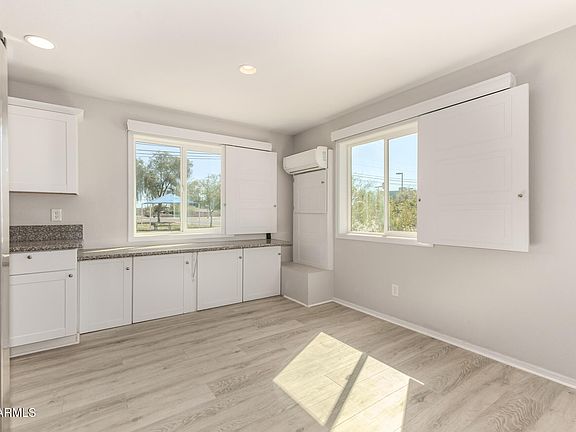 4th image of 232 W LINCOLN Avenue