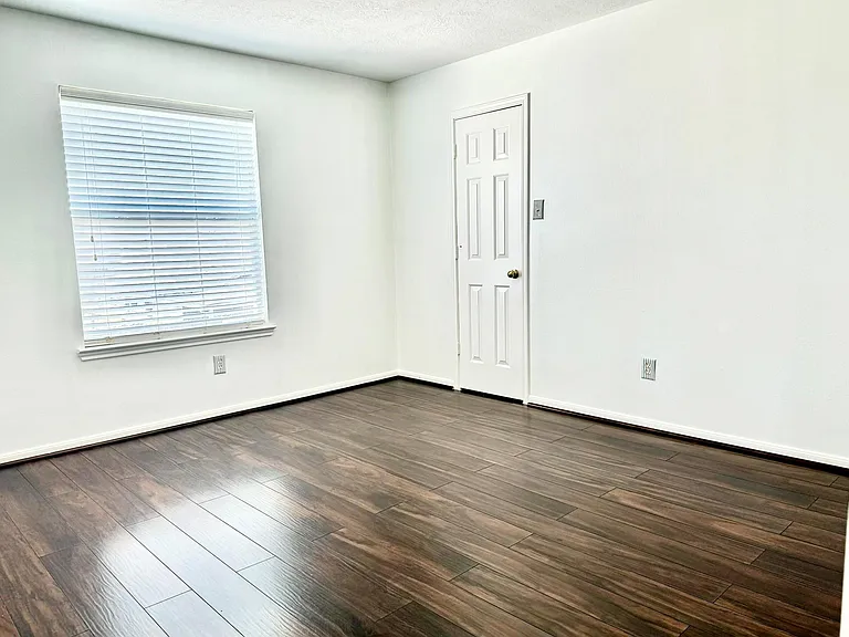 7110 Favian Ct — Photo 24