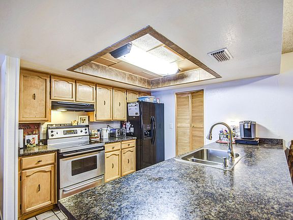 5th image of 415 S SPUR Street