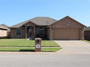 508 SW 43rd St, Moore, OK 73160
