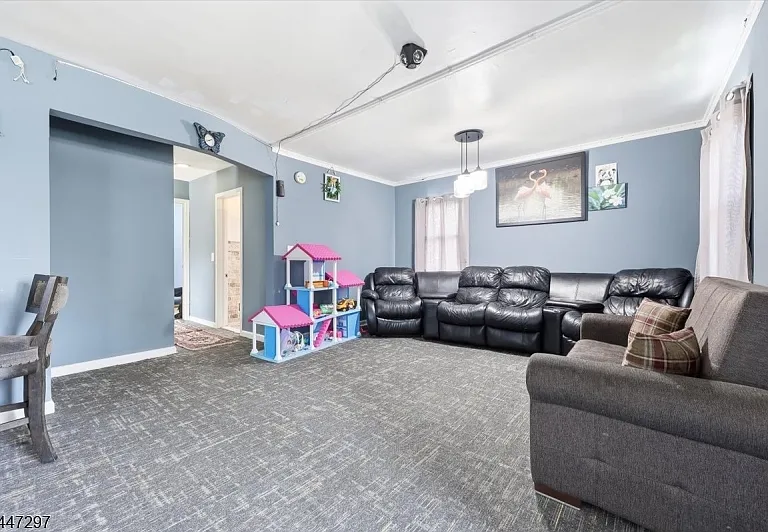 409 Tryon Ave — Photo 5