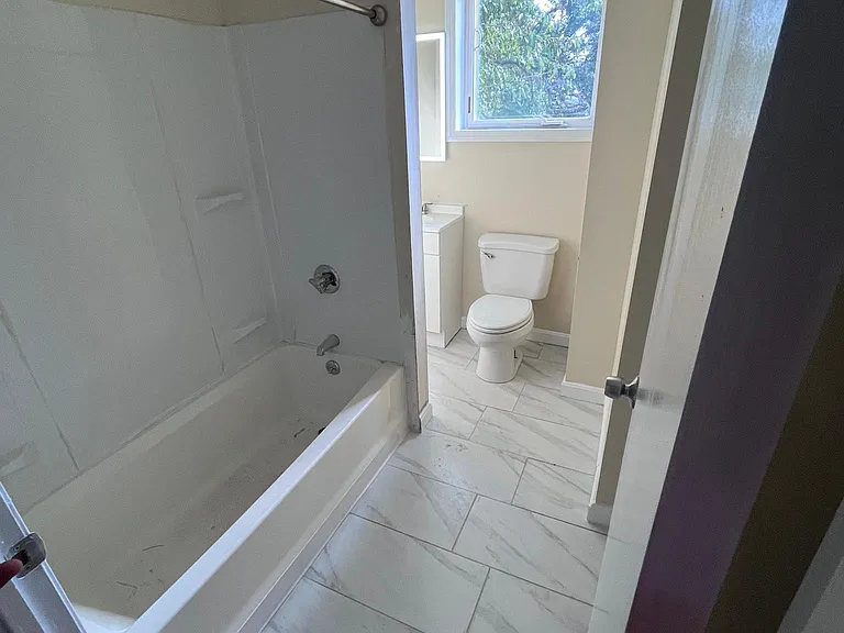 86 Hanover St #1 — Photo 11