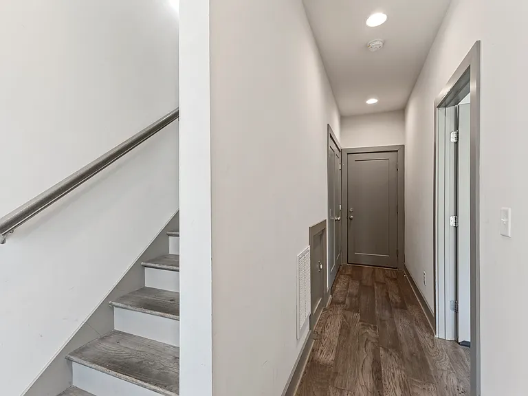 122C Oceola Ave — Photo 8