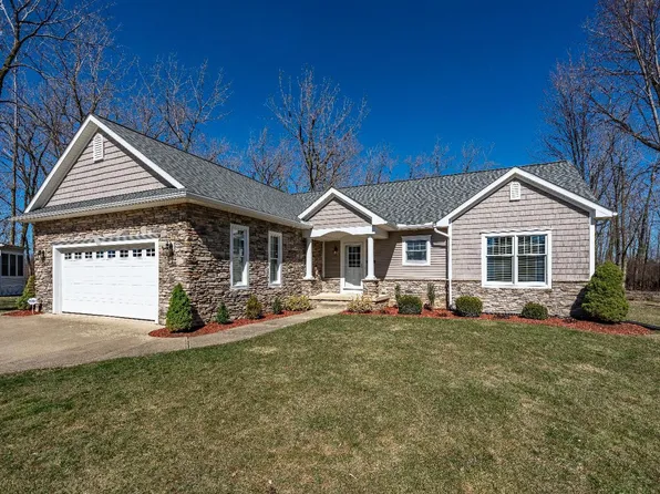 1249 Lost Lake Rd, Port Clinton, OH 43452