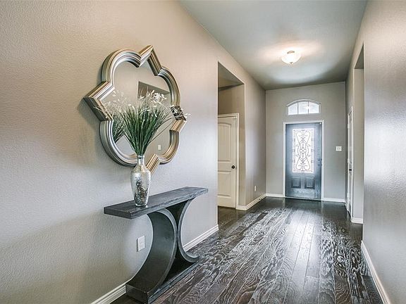 3rd image of 3302 Rosewood Ln