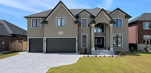 1119 Vincent Cres Photo 1
