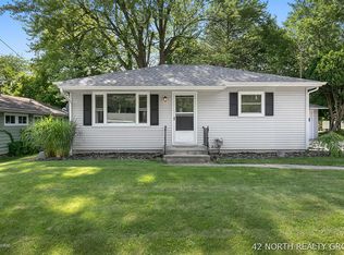 707 Roselawn Dr, Ionia, MI 48846