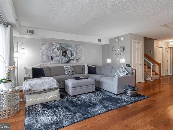 3rd image of 1704 N Park Dr APT 319