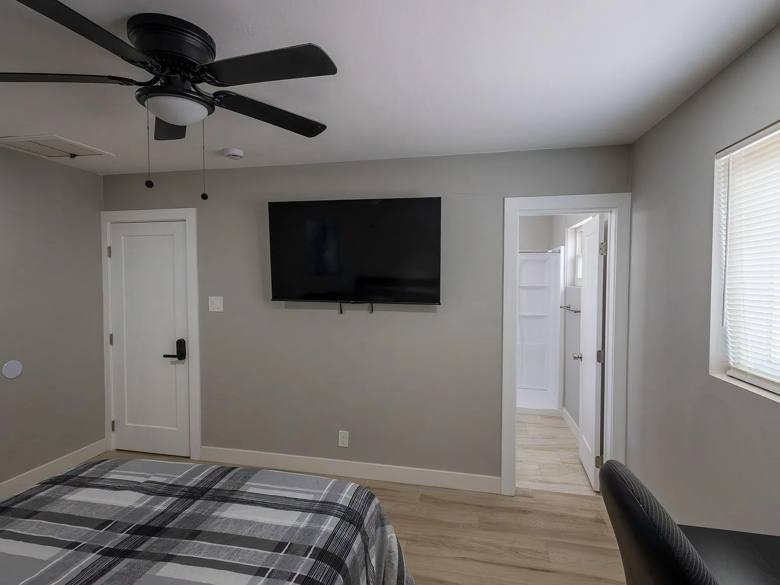 4 bed, 3.0 bath, 1600 sqft, $1,269 — Photo 3