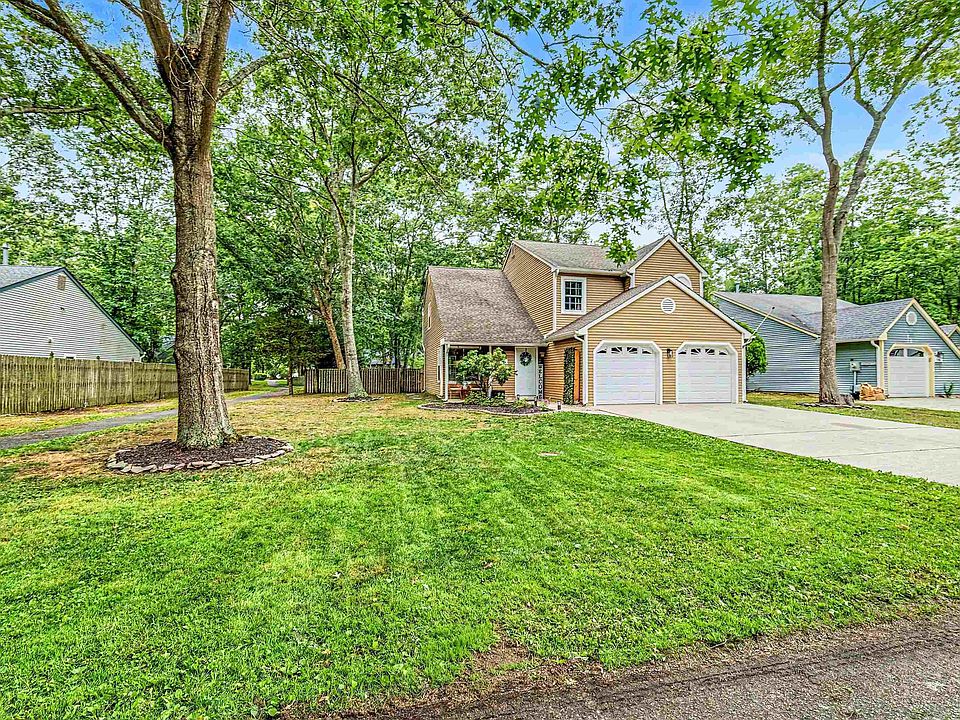 1st image of 743 Ravenwood Dr