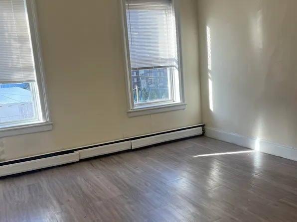 527 Willow Avenue image 7 of 9