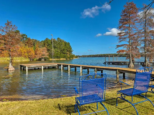 409 Lake Moultrie Dr, Bonneau, SC 29431