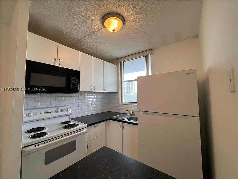 1801 S Treasure Dr #504 — Photo 18