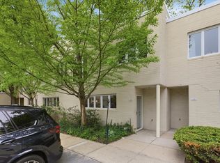 1085 S Park Ter, Chicago, IL 60605
