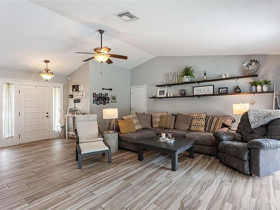 3rd image of 248 Stevenage Dr