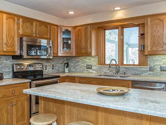 2nd image of 8 Village Woods Dr