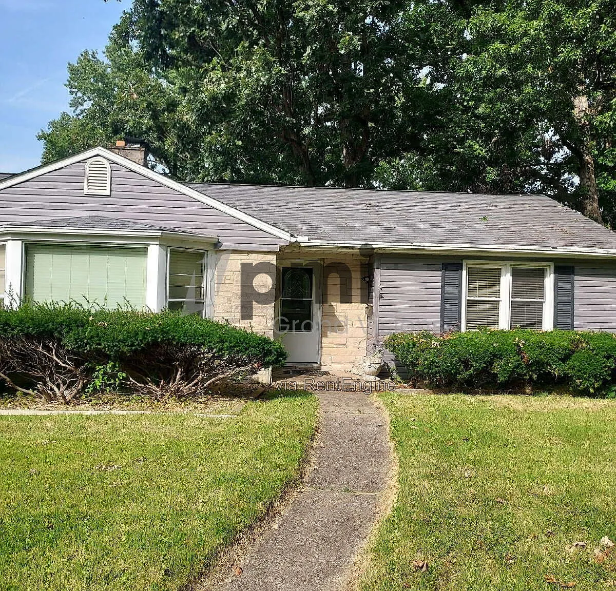 3 bed, 1.5 bath, 1100 sqft, $1,370 — Photo 1