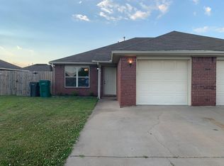 317-319 E Southern Trace Dr, Rogers, AR 72758