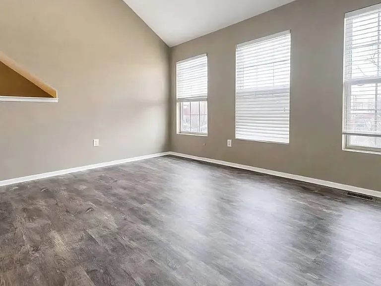 15650 Stone Crossing Dr — Photo 4